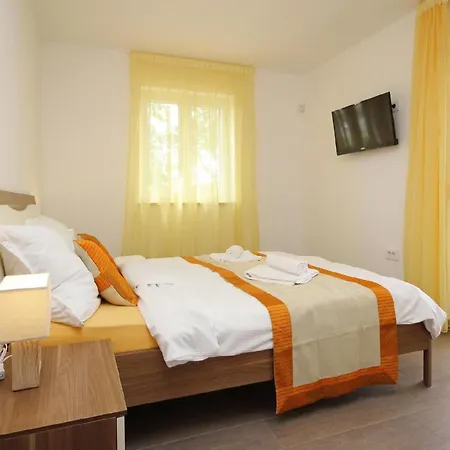 Tolle In Mit Eigener Terrasse Apartament *