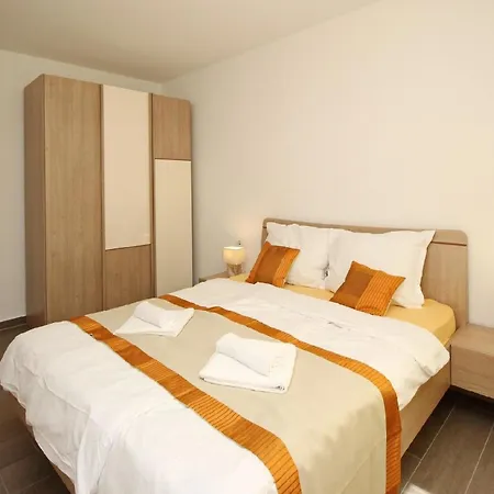 Tolle In Mit Eigener Terrasse Apartament *