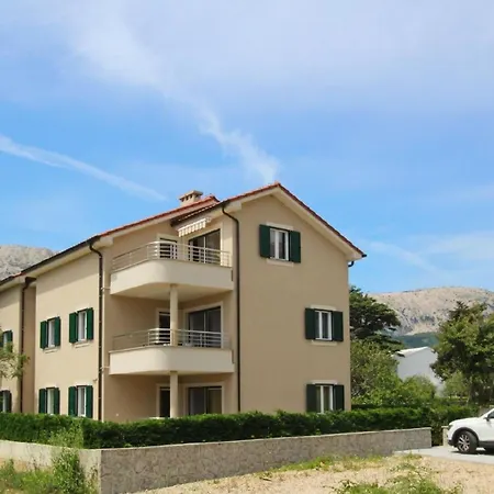 Tolle In Mit Eigener Terrasse Apartment *