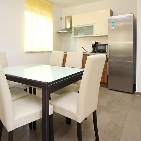 Apartment Tolle In Mit Eigener Terrasse Baska (Krk)